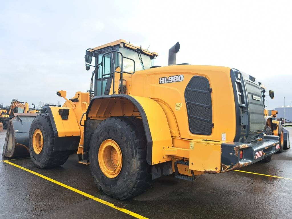 Hyundai HL980 - Wheel loader: picture 3 Hyundai HL980 - Wheel loader: picture 3