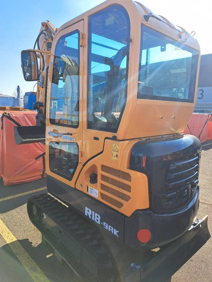 Hyundai R18-9AK - Mini excavator: picture 5 Hyundai R18-9AK - Mini excavator: picture 5