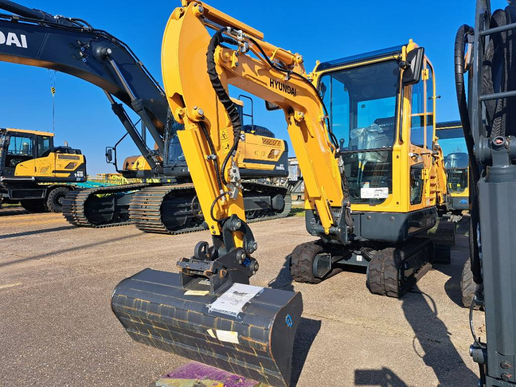 Hyundai R18-9AK - Mini excavator: picture 1 Hyundai R18-9AK - Mini excavator: picture 1