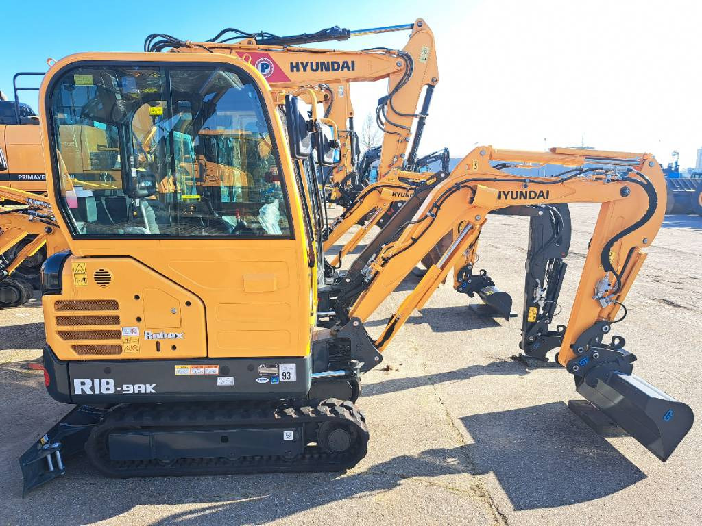 Hyundai R18-9AK - Mini excavator: picture 3 Hyundai R18-9AK - Mini excavator: picture 3