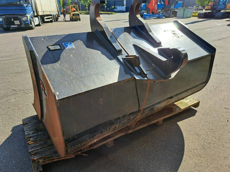 Pladdet Bucket SG840NX2100, Quickcoupler SMP100 - Bucket for Construction machinery: picture 5 Pladdet Bucket SG840NX2100, Quickcoupler SMP100 - Bucket for Construction machinery: picture 5