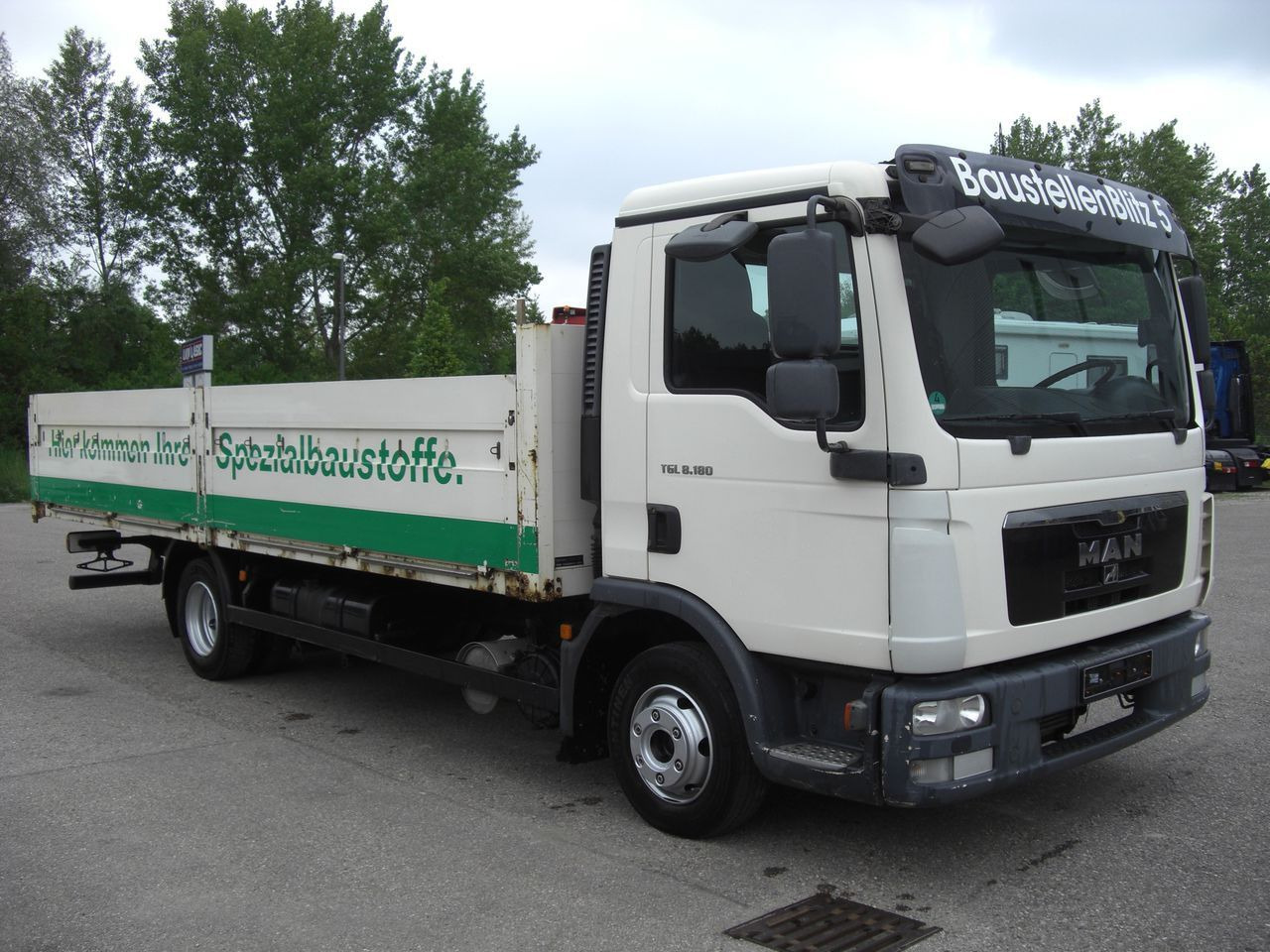 MAN 8180L Baustoffpritsche MAN 8180L Baustoffpritsche - Flatbed van: picture 1 MAN 8180L Baustoffpritsche MAN 8180L Baustoffpritsche - Flatbed van: picture 1