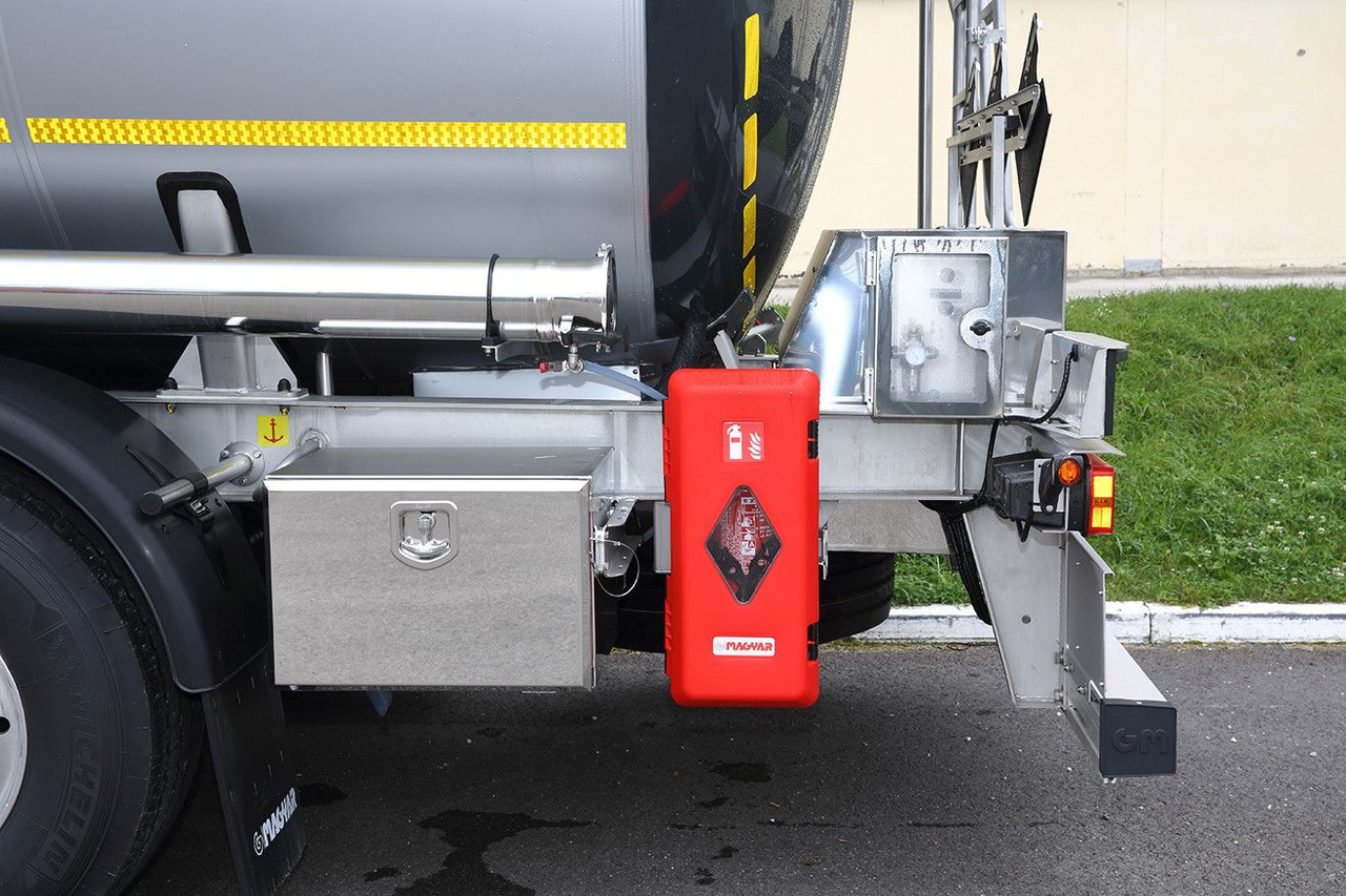 Magyar SRMAD/1KAMMER/CHEMIE - Sofort ! Magyar SRMAD/1KAMMER/CHEMIE - Sofort ! - Tank semi-trailer: picture 4 Magyar SRMAD/1KAMMER/CHEMIE - Sofort ! Magyar SRMAD/1KAMMER/CHEMIE - Sofort ! - Tank semi-trailer: picture 4