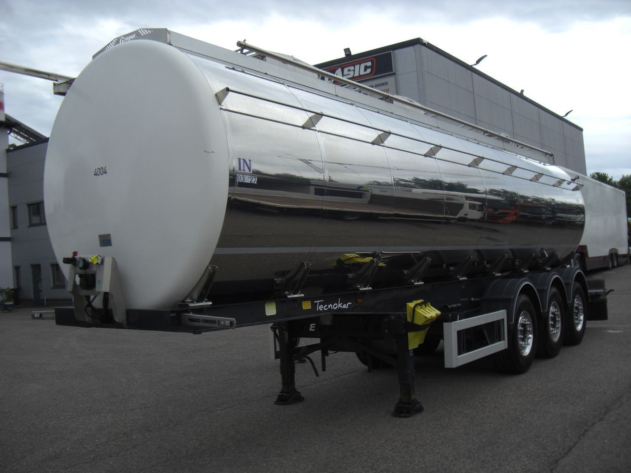 T3P / 3 KAMMERN - Tank semi-trailer: picture 3 T3P / 3 KAMMERN - Tank semi-trailer: picture 3