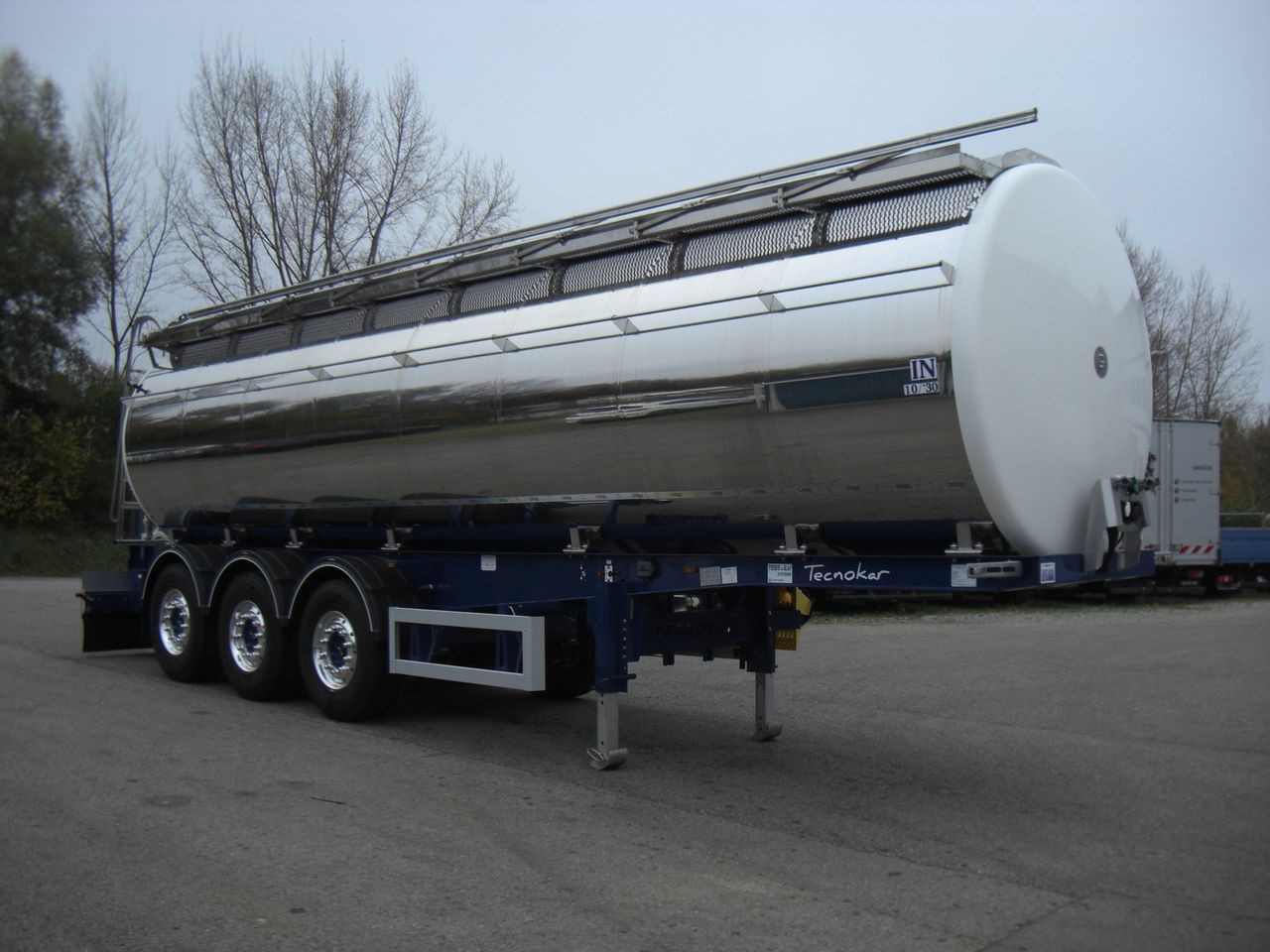 Tecnokar T3P / 3 Kammern / Topausstattung Tecnokar T3P / 3 Kammern / Topausstattung - Tank semi-trailer: picture 2 Tecnokar T3P / 3 Kammern / Topausstattung Tecnokar T3P / 3 Kammern / Topausstattung - Tank semi-trailer: picture 2