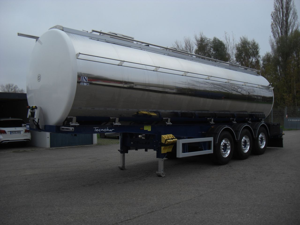 Tecnokar T3P / 3 Kammern / Topausstattung Tecnokar T3P / 3 Kammern / Topausstattung - Tank semi-trailer: picture 1 Tecnokar T3P / 3 Kammern / Topausstattung Tecnokar T3P / 3 Kammern / Topausstattung - Tank semi-trailer: picture 1