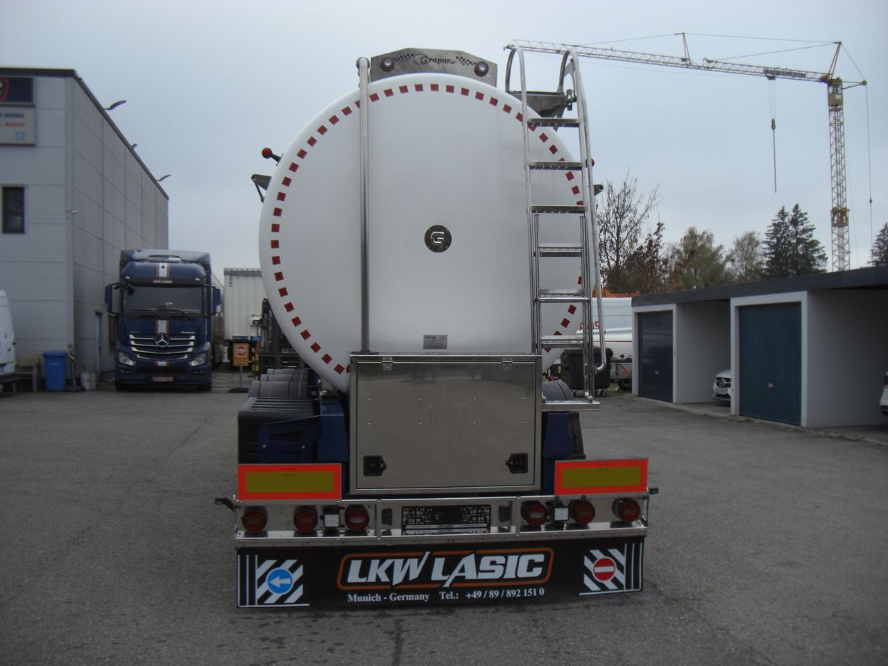 Tecnokar T3P / 3 Kammern / Topausstattung Tecnokar T3P / 3 Kammern / Topausstattung - Tank semi-trailer: picture 5 Tecnokar T3P / 3 Kammern / Topausstattung Tecnokar T3P / 3 Kammern / Topausstattung - Tank semi-trailer: picture 5