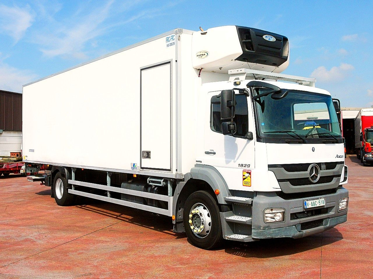 Mercedes-Benz 1829 AXOR KUHLKOFFER CARRIER SUPRA 950 MULTI A/C - Refrigerator truck: picture 2 Mercedes-Benz 1829 AXOR KUHLKOFFER CARRIER SUPRA 950 MULTI A/C - Refrigerator truck: picture 2