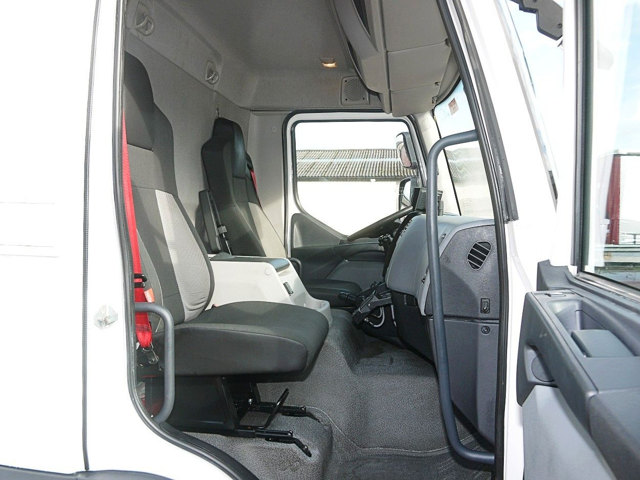 Refrigerator truck Renault D 16.250 KUHLKOFFER CARRIER SUPRA 1150MT A/C: picture 14 Refrigerator truck Renault D 16.250 KUHLKOFFER CARRIER SUPRA 1150MT A/C: picture 14