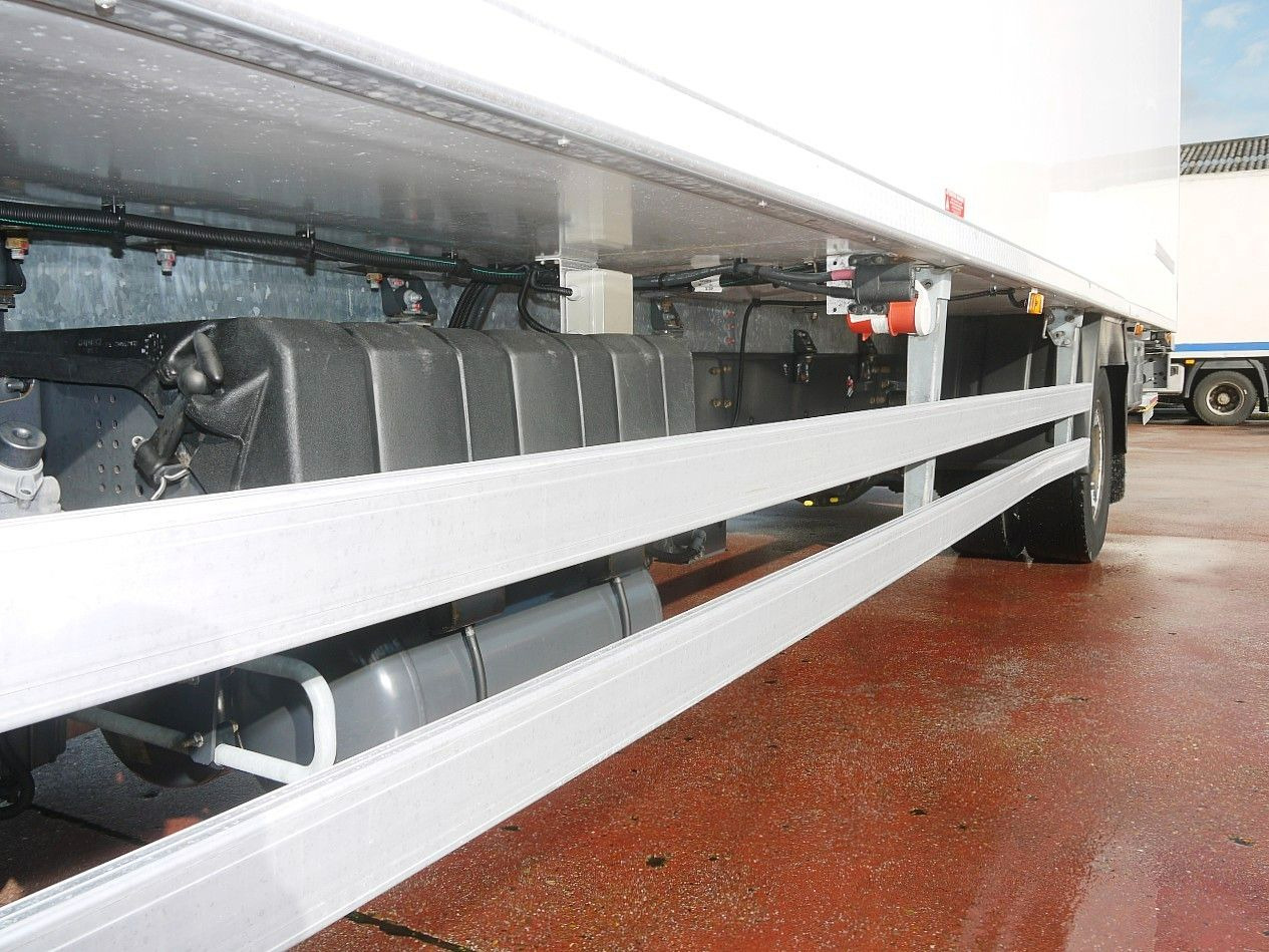 Refrigerator truck Renault D 16.250 KUHLKOFFER CARRIER SUPRA 1150MT A/C: picture 21 Refrigerator truck Renault D 16.250 KUHLKOFFER CARRIER SUPRA 1150MT A/C: picture 21