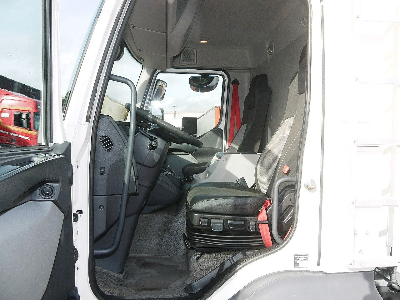 Refrigerator truck Renault D 16.250 KUHLKOFFER CARRIER SUPRA 1150MT A/C: picture 13 Refrigerator truck Renault D 16.250 KUHLKOFFER CARRIER SUPRA 1150MT A/C: picture 13