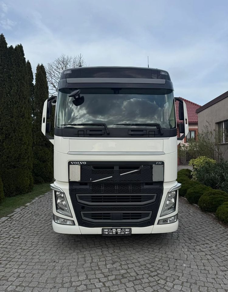 Volvo FH GLOBETROTTER - Tractor unit: picture 2 Volvo FH GLOBETROTTER - Tractor unit: picture 2