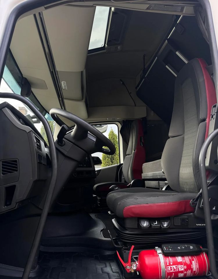 Volvo FH GLOBETROTTER - Tractor unit: picture 3 Volvo FH GLOBETROTTER - Tractor unit: picture 3