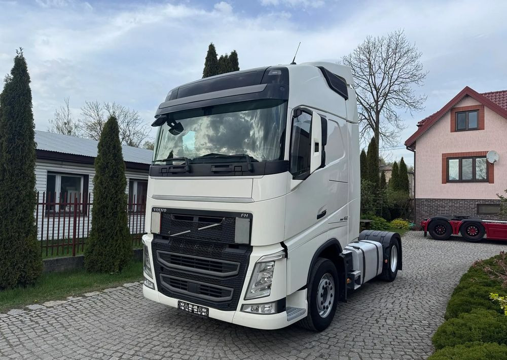 Volvo FH GLOBETROTTER - Tractor unit: picture 1 Volvo FH GLOBETROTTER - Tractor unit: picture 1