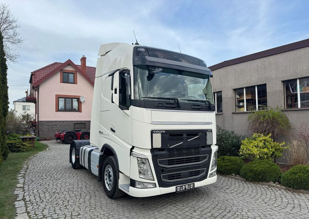 Volvo FH GLOBETROTTER - Tractor unit: picture 3 Volvo FH GLOBETROTTER - Tractor unit: picture 3
