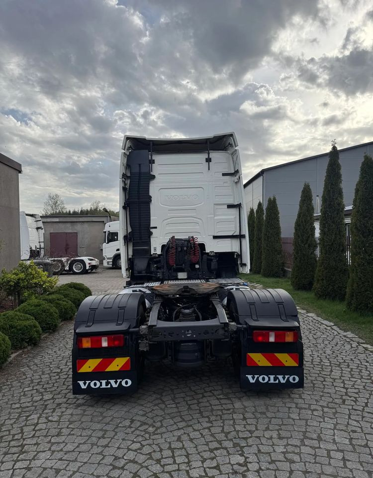 Volvo FH GLOBETROTTER - Tractor unit: picture 5 Volvo FH GLOBETROTTER - Tractor unit: picture 5