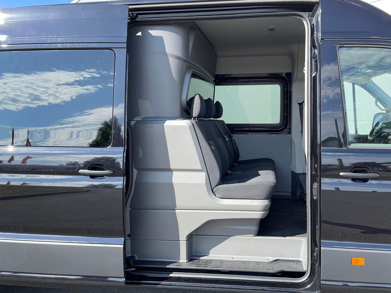 Volkswagen Crafter 35 Kasten PLUS L4H3 6SITZE MIXTO NAV AHK - Panel van, Combi van: picture 1 Volkswagen Crafter 35 Kasten PLUS L4H3 6SITZE MIXTO NAV AHK - Panel van, Combi van: picture 1
