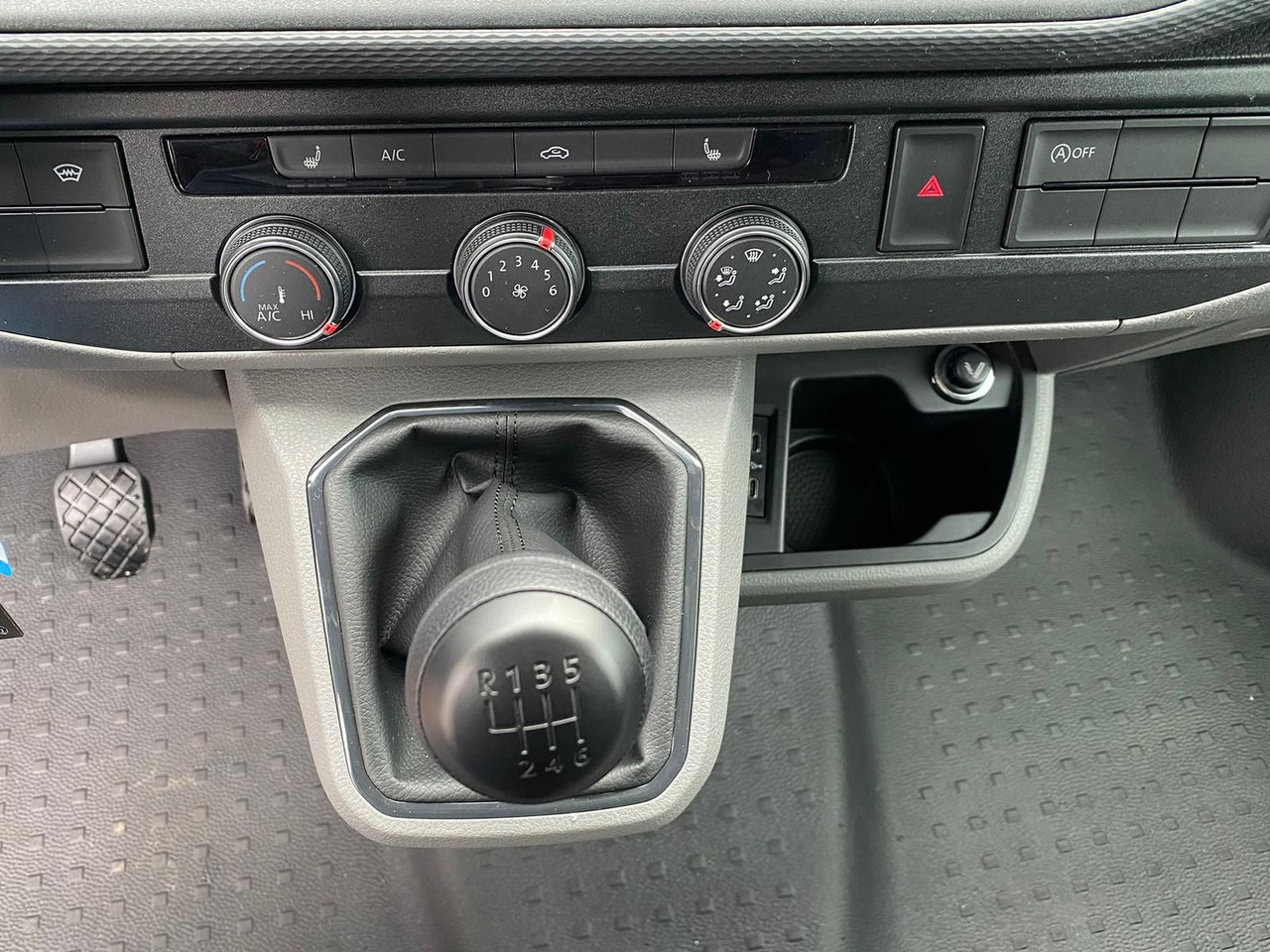 Car Volkswagen T6.1 Transporter Kasten lang LED PDC KLIMA SITZH: picture 26