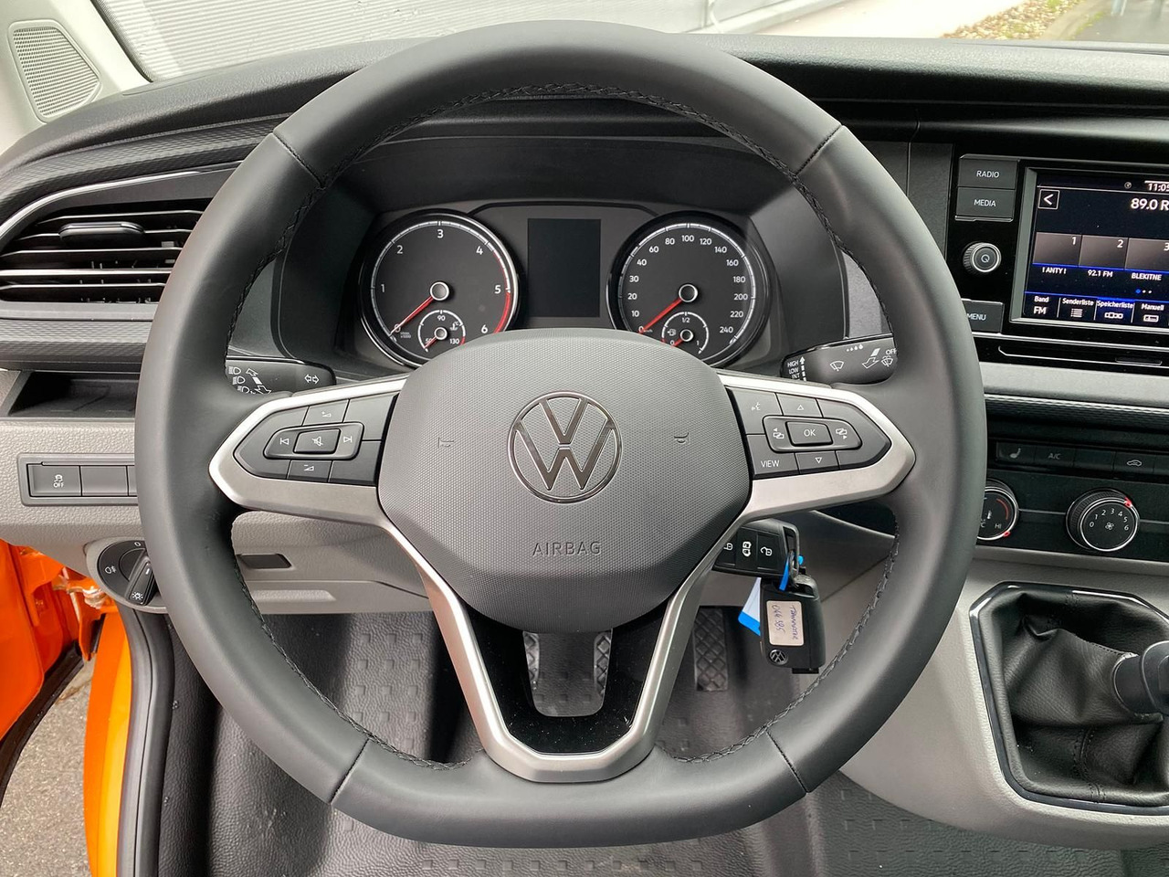 Car Volkswagen T6.1 Transporter MIXTO lang LED PDC KLIMA SITZH: picture 13