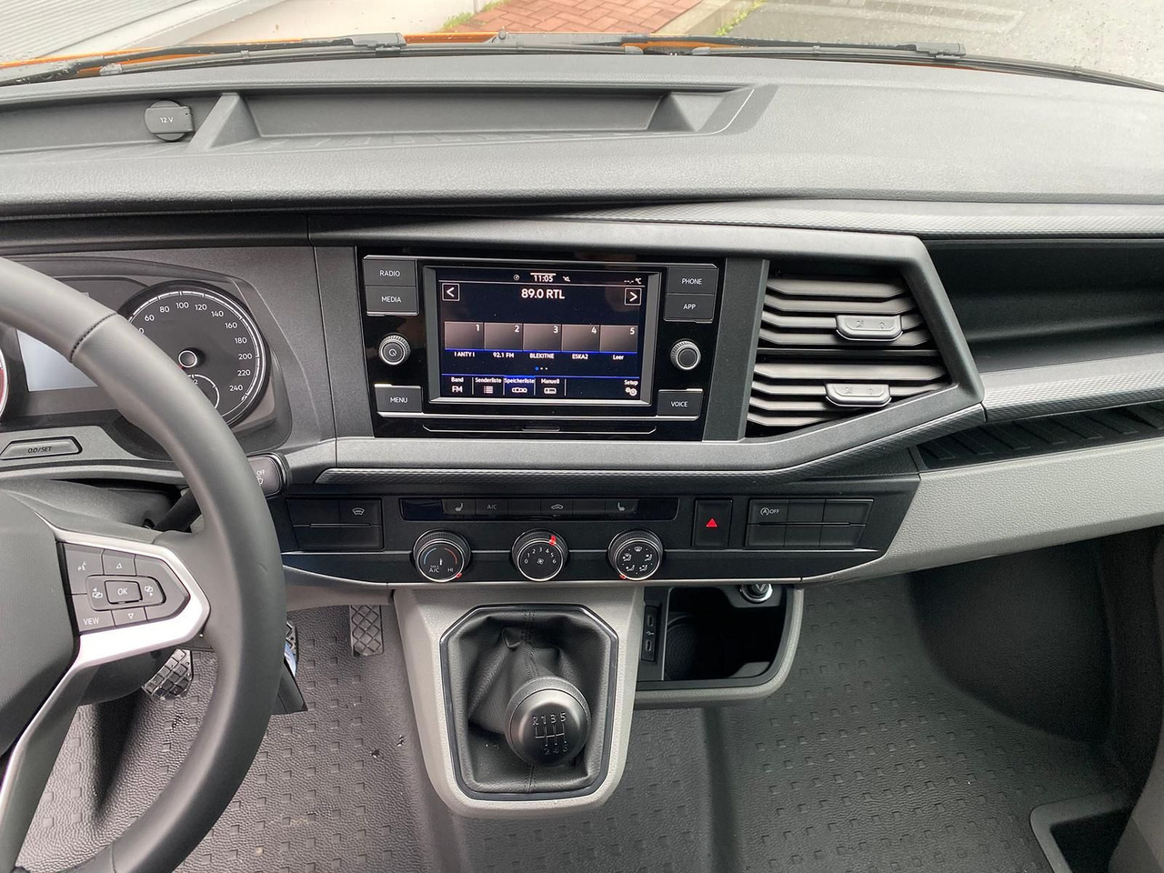 Car Volkswagen T6.1 Transporter MIXTO lang LED PDC KLIMA SITZH: picture 15