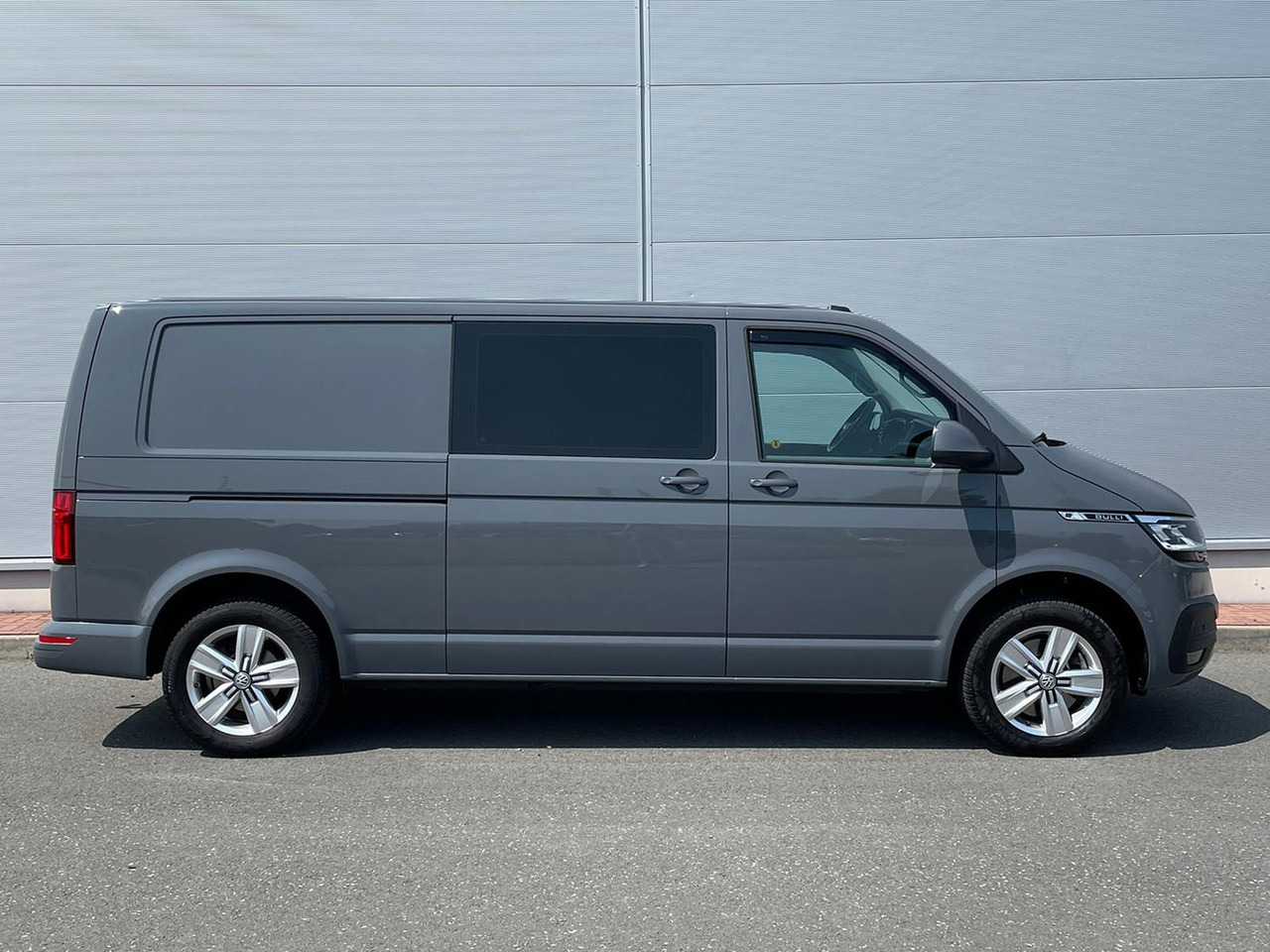 Volkswagen T6.1 Transporter lang 4M LED BEAR LOCK KAM DAB - Passenger van: picture 5 Volkswagen T6.1 Transporter lang 4M LED BEAR LOCK KAM DAB - Passenger van: picture 5