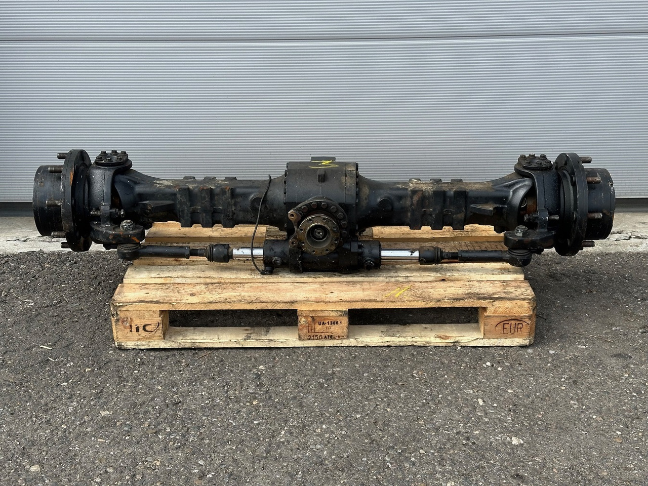 Dana Spicer Vorderachse-Planetenachse Typ:211/233-004. Kramer-Nr.1000304468. Ratio:1/13,714 #1000304468.03# - Axle and parts for Loader: picture 1 Dana Spicer Vorderachse-Planetenachse Typ:211/233-004. Kramer-Nr.1000304468. Ratio:1/13,714 #1000304468.03# - Axle and parts for Loader: picture 1