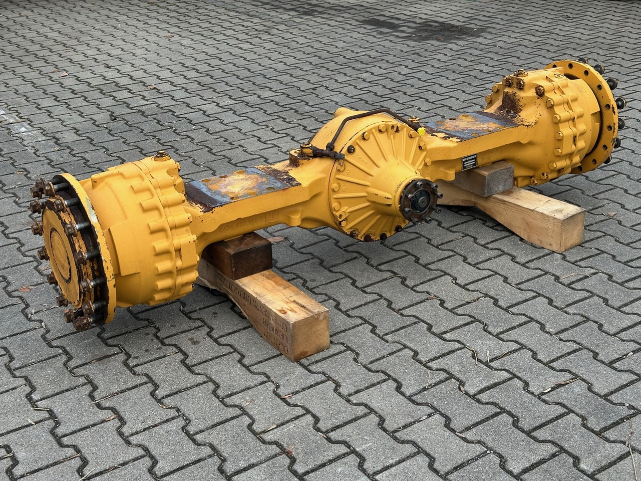 LIEBHERR Original Vorderachse-Planetenstarrachse Typ:MT-L3085/DKV-P4. ID-Nr.10022956 – ID-Nr.10045102 – ID-Nr.10425798. L544-443, L544-445, L550-456. #10425798.1791457# - Front axle for Wheel loader: picture 2 LIEBHERR Original Vorderachse-Planetenstarrachse Typ:MT-L3085/DKV-P4. ID-Nr.10022956 – ID-Nr.10045102 – ID-Nr.10425798. L544-443, L544-445, L550-456. #10425798.1791457# - Front axle for Wheel loader: picture 2