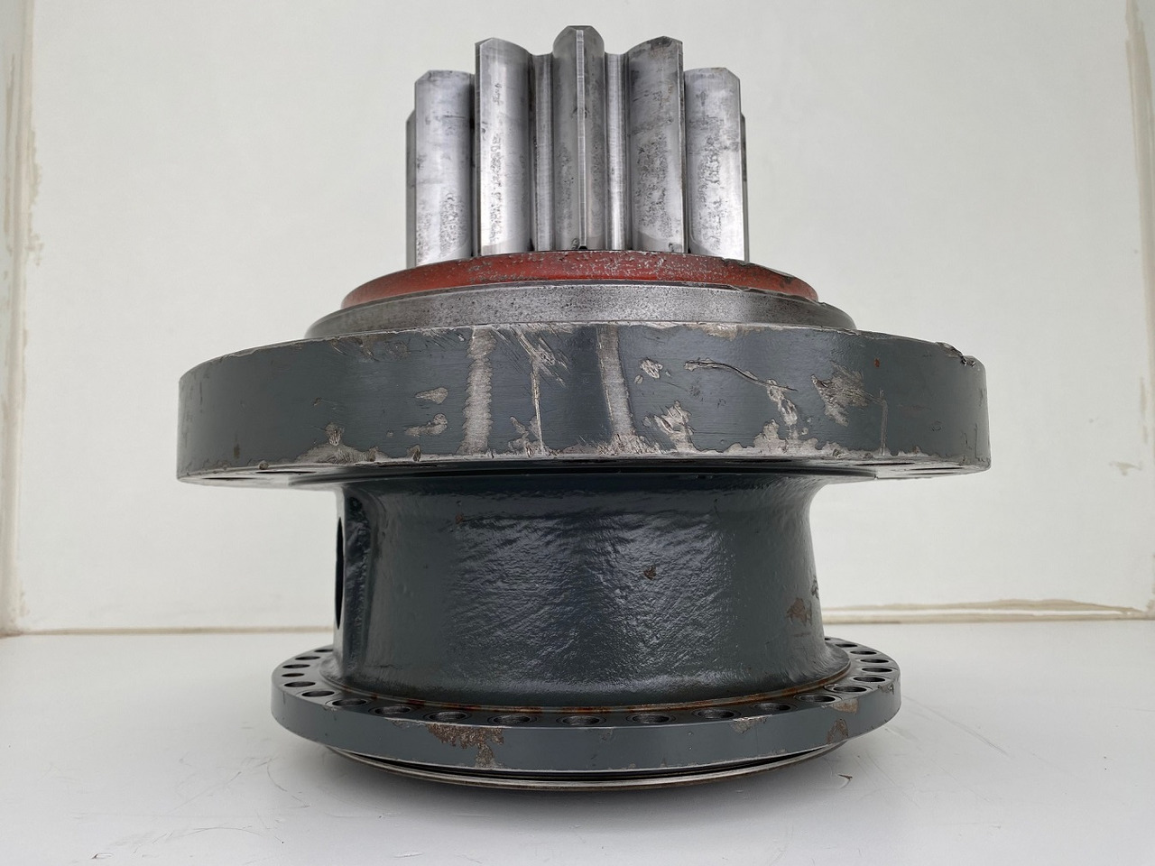 Liebherr Abtriebswellengehäuse ID-Nr.90013701 and Abtriebswelle ID-Nr.90214087. SAT275A290. R922 LC-1486. R924 LC-1487. #AB0106# - Swing motor for Excavator: picture 4 Liebherr Abtriebswellengehäuse ID-Nr.90013701 and Abtriebswelle ID-Nr.90214087. SAT275A290. R922 LC-1486. R924 LC-1487. #AB0106# - Swing motor for Excavator: picture 4