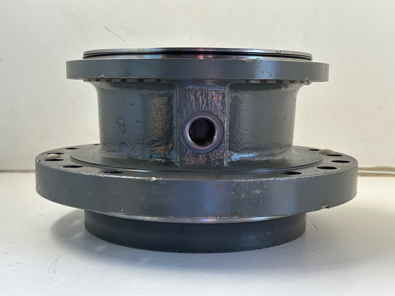 Liebherr Abtriebswellengehäuse ID-Nr.90208566 inkl. beiden Kegelrollenlager ID-Nr.10030908 - ID-Nr.761001903. LH40, LH50, R926, R928, R930. #90208566.1903# - Gearbox and parts for Construction machinery: picture 1 Liebherr Abtriebswellengehäuse ID-Nr.90208566 inkl. beiden Kegelrollenlager ID-Nr.10030908 - ID-Nr.761001903. LH40, LH50, R926, R928, R930. #90208566.1903# - Gearbox and parts for Construction machinery: picture 1