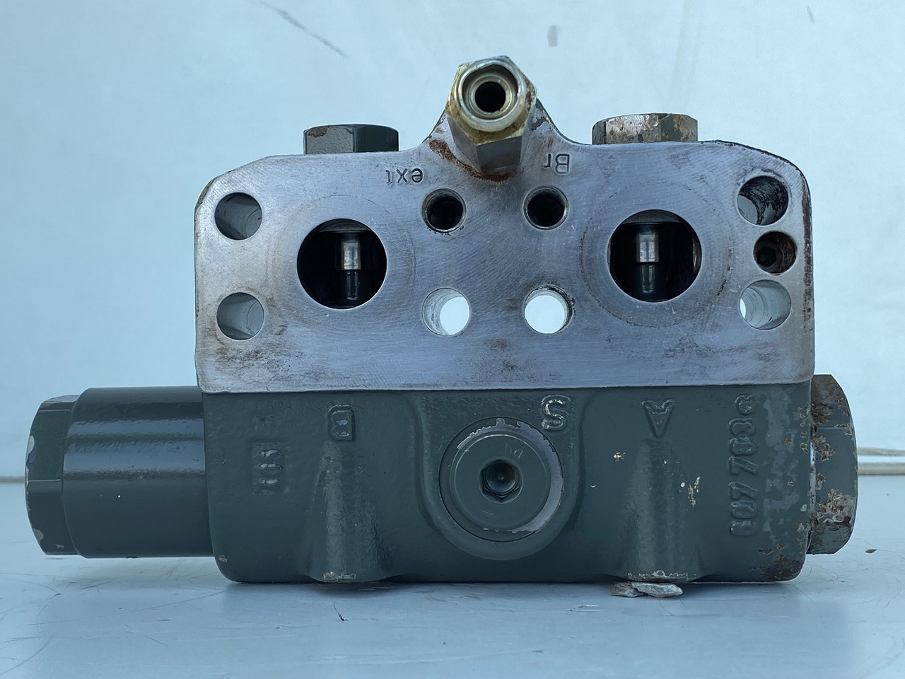 Liebherr Bremsventil ID-Nr.10471957. LOS914, LOS924, R902, R904, R912, R914, R922, R924, R924 COMP, R924 COMPA. #STM20.05## - Final drive for Crawler excavator: picture 4 Liebherr Bremsventil ID-Nr.10471957. LOS914, LOS924, R902, R904, R912, R914, R922, R924, R924 COMP, R924 COMPA. #STM20.05## - Final drive for Crawler excavator: picture 4