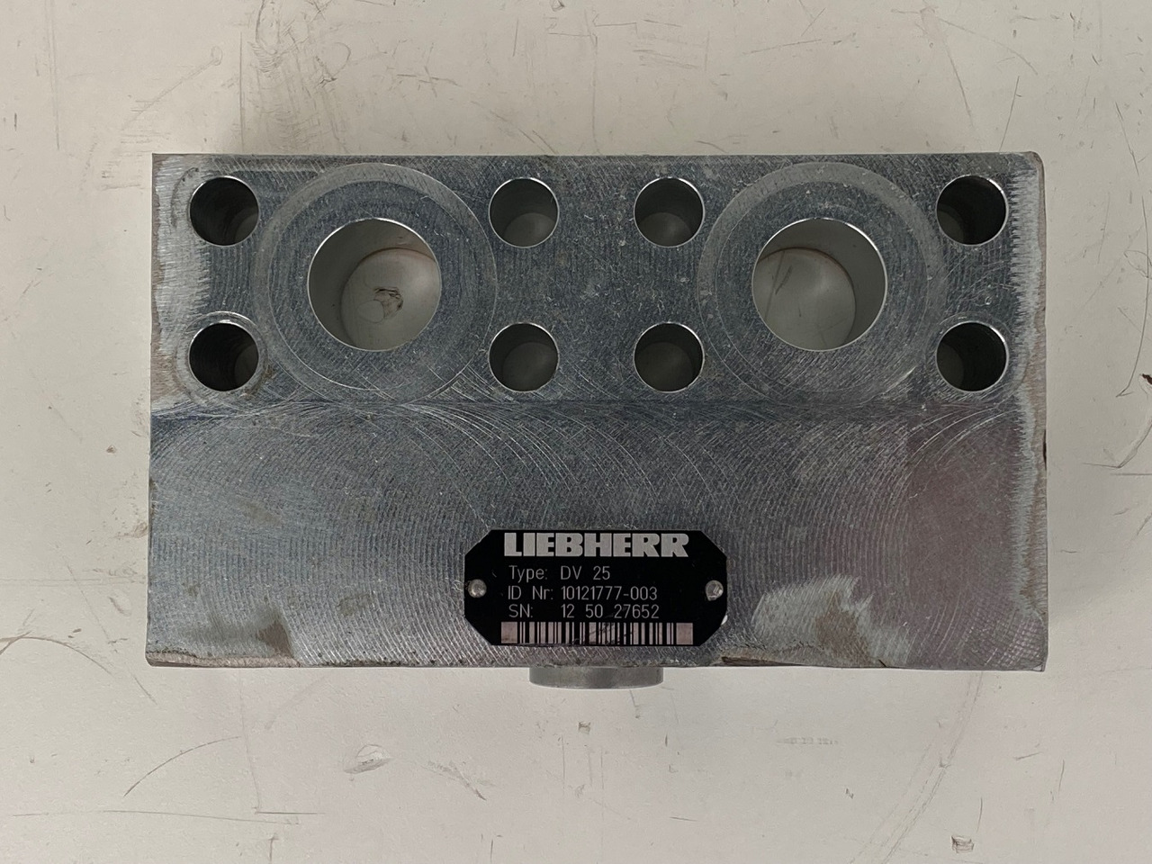 Liebherr Dämpfungsventil ID-Nr.10121777. P924 COMP, P926, R926, R916, R922, R924 COMP, R924, R926 COMP, R926, R930, R936, R946, R950 T, R960 T. #DÄ27652# - Swing motor for Excavator: picture 2 Liebherr Dämpfungsventil ID-Nr.10121777. P924 COMP, P926, R926, R916, R922, R924 COMP, R924, R926 COMP, R926, R930, R936, R946, R950 T, R960 T. #DÄ27652# - Swing motor for Excavator: picture 2