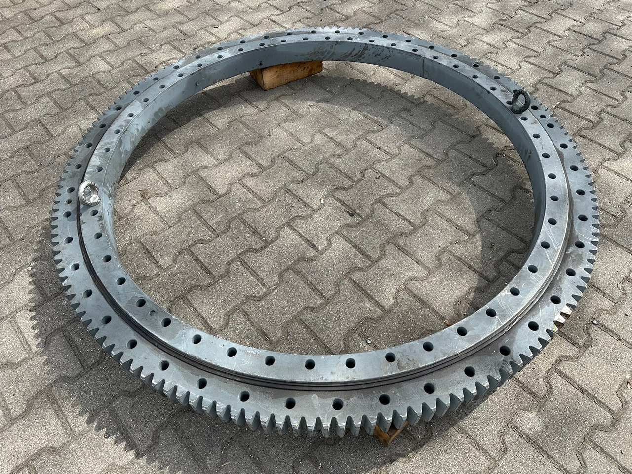 Liebherr Drehkranz - Kugeldrehverbindung Typ:KUD75 VA 007. ID-Nr.982860001. #10014# - Slewing ring for Construction machinery: picture 3 Liebherr Drehkranz - Kugeldrehverbindung Typ:KUD75 VA 007. ID-Nr.982860001. #10014# - Slewing ring for Construction machinery: picture 3