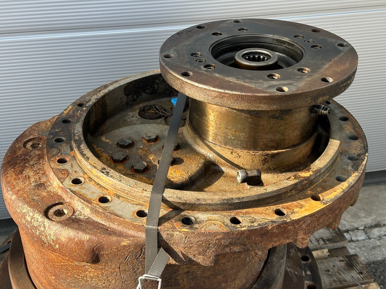 Final drive for Bulldozer Liebherr Fahrantrieb FAT450E510.  ID-Nr.970351501 - ID-Nr.90025195 - ID-Nr.90203584.  LR634-992, LU755D-999, O634-992, PR734-4L-1481,PR734-4XL-1659.  #10739.01#: picture 10 Final drive for Bulldozer Liebherr Fahrantrieb FAT450E510.  ID-Nr.970351501 - ID-Nr.90025195 - ID-Nr.90203584.  LR634-992, LU755D-999, O634-992, PR734-4L-1481,PR734-4XL-1659.  #10739.01#: picture 10