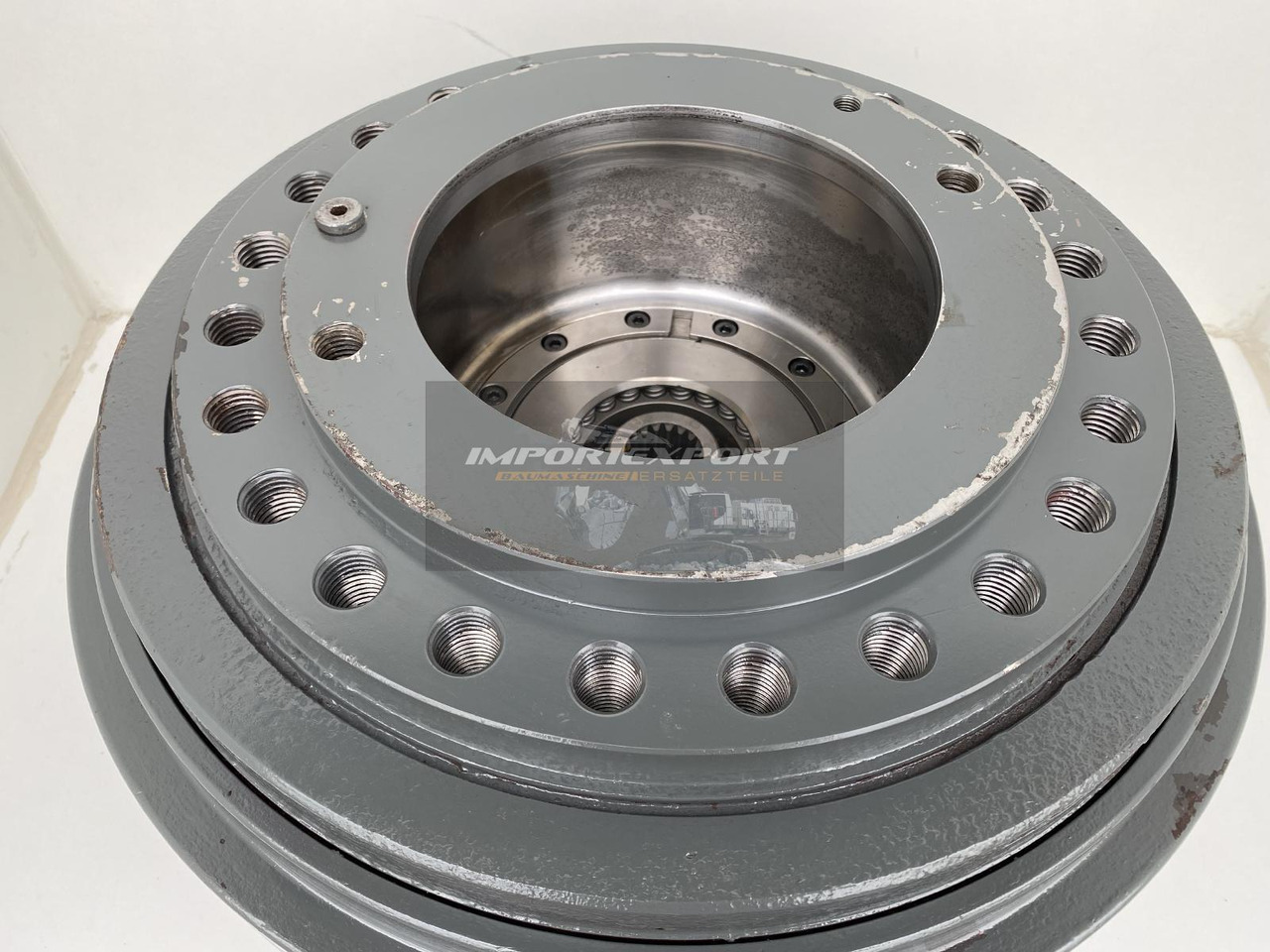 Liebherr Fahrantrieb Typ:FAT450P004, ID-Nr.9443840 - ID-Nr.944384003. LH60C, LH60CP, LH60EC, LH80C, LH80EC, ER944C, LOS944, LOS954, R944B, R944C, R954B, R954C. #794# - Final drive for Crawler excavator: picture 4 Liebherr Fahrantrieb Typ:FAT450P004, ID-Nr.9443840 - ID-Nr.944384003. LH60C, LH60CP, LH60EC, LH80C, LH80EC, ER944C, LOS944, LOS954, R944B, R944C, R954B, R954C. #794# - Final drive for Crawler excavator: picture 4