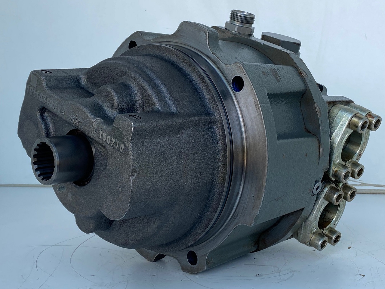 Liebherr Hydraulikeinbaumotor CMVE O 108. ID-Nr.10118562 - ID-Nr.10132610 - ID-Nr.10129048. LOS1916, LOS916, LOS926, R906, R916, R918, R920, R922, R924, R926COMP, R926, R936. #27979# - Hydraulic motor for Crawler excavator: picture 5 Liebherr Hydraulikeinbaumotor CMVE O 108. ID-Nr.10118562 - ID-Nr.10132610 - ID-Nr.10129048. LOS1916, LOS916, LOS926, R906, R916, R918, R920, R922, R924, R926COMP, R926, R936. #27979# - Hydraulic motor for Crawler excavator: picture 5