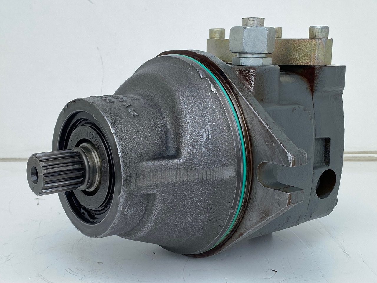 Liebherr Hydraulikeinbaumotor FMF090, ID-Nr.10120382 - ID-Nr.9273168 - ID-Nr.9074075. A900, A944, LH60, E942, EP944, ER944, LOS942, LOS944, P942, P944, R934 TR, R940, R942, R944, R946, R950. #17868 - Hydraulic motor for Crawler excavator: picture 5 Liebherr Hydraulikeinbaumotor FMF090, ID-Nr.10120382 - ID-Nr.9273168 - ID-Nr.9074075. A900, A944, LH60, E942, EP944, ER944, LOS942, LOS944, P942, P944, R934 TR, R940, R942, R944, R946, R950. #17868 - Hydraulic motor for Crawler excavator: picture 5