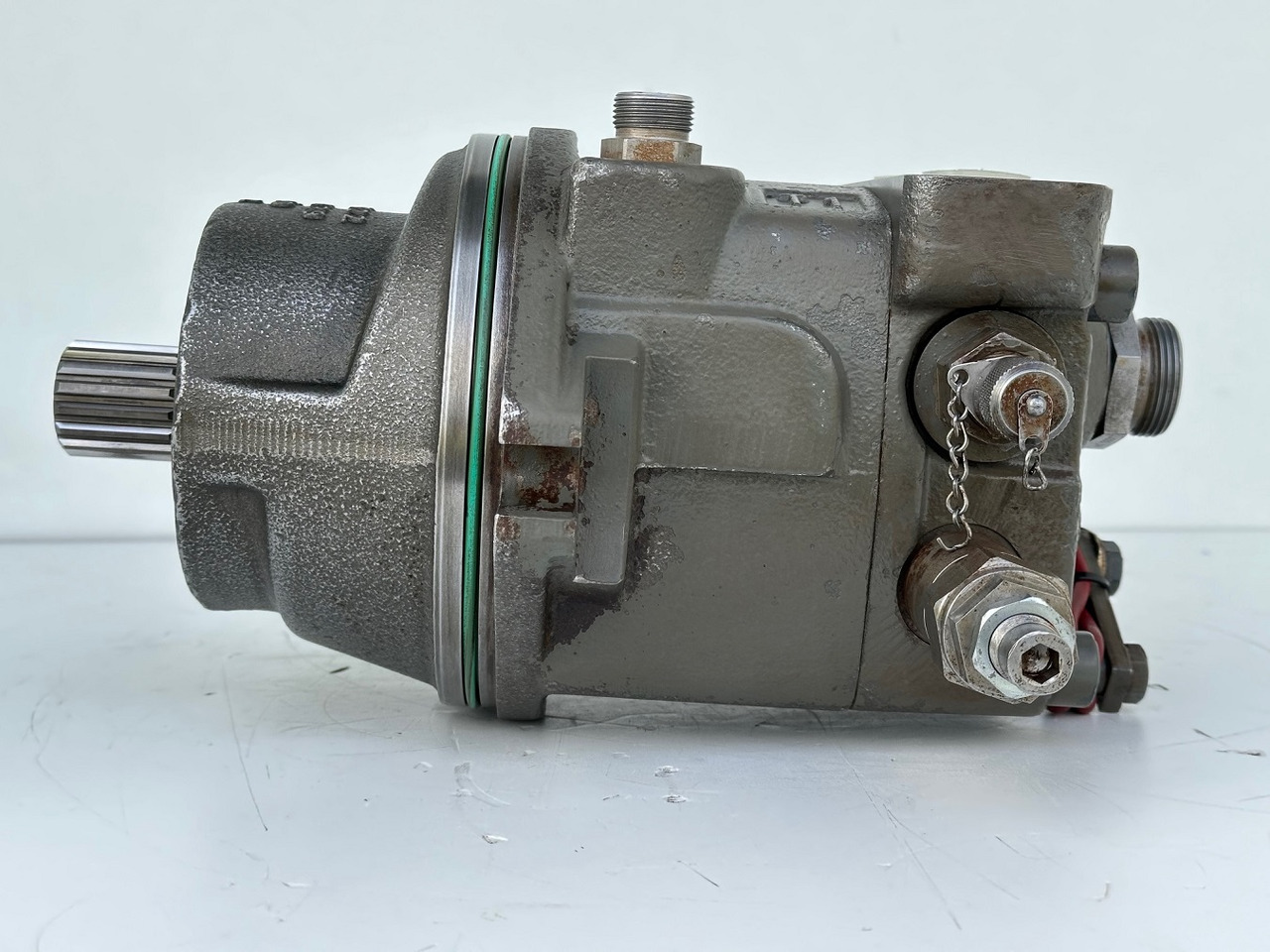 Liebherr Hydraulikeinbaumotor Typ:FMF058, ID-Nr.10122576 - ID-Nr.10145827 - ID-Nr.11371069. LOS1906, P924 COMP , R906, R906 PROTO, R916, R922, R924, R924 COMP, R926 COMP, R926 K LC. #11371069.43199# - Swing motor for Construction machinery: picture 5 Liebherr Hydraulikeinbaumotor Typ:FMF058, ID-Nr.10122576 - ID-Nr.10145827 - ID-Nr.11371069. LOS1906, P924 COMP , R906, R906 PROTO, R916, R922, R924, R924 COMP, R926 COMP, R926 K LC. #11371069.43199# - Swing motor for Construction machinery: picture 5