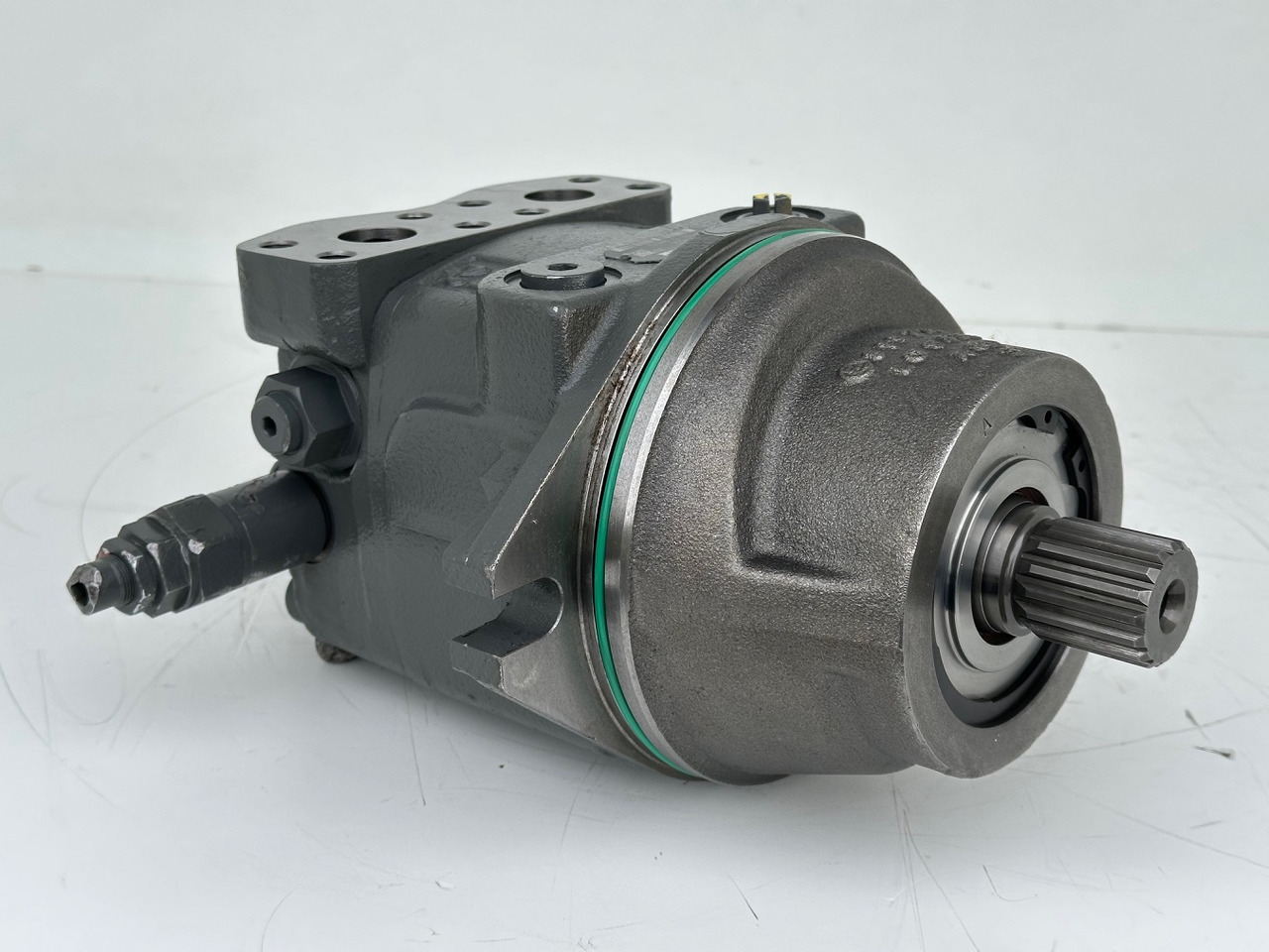 Liebherr Hydraulikeinbaumotor Typ:FMF058. ID-Nr.12483261. SAT275/266. R926 K-LC-1565, R926 K-LC-1827, R930 T-1980. #12483261.00573# - Hydraulic motor for Crawler excavator: picture 2 Liebherr Hydraulikeinbaumotor Typ:FMF058. ID-Nr.12483261. SAT275/266. R926 K-LC-1565, R926 K-LC-1827, R930 T-1980. #12483261.00573# - Hydraulic motor for Crawler excavator: picture 2