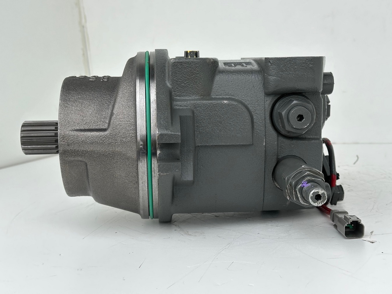 Liebherr Hydraulikeinbaumotor Typ:FMF058. ID-Nr.12483261. SAT275/266. R926 K-LC-1565, R926 K-LC-1827, R930 T-1980. #12483261.00573# - Hydraulic motor for Crawler excavator: picture 5 Liebherr Hydraulikeinbaumotor Typ:FMF058. ID-Nr.12483261. SAT275/266. R926 K-LC-1565, R926 K-LC-1827, R930 T-1980. #12483261.00573# - Hydraulic motor for Crawler excavator: picture 5