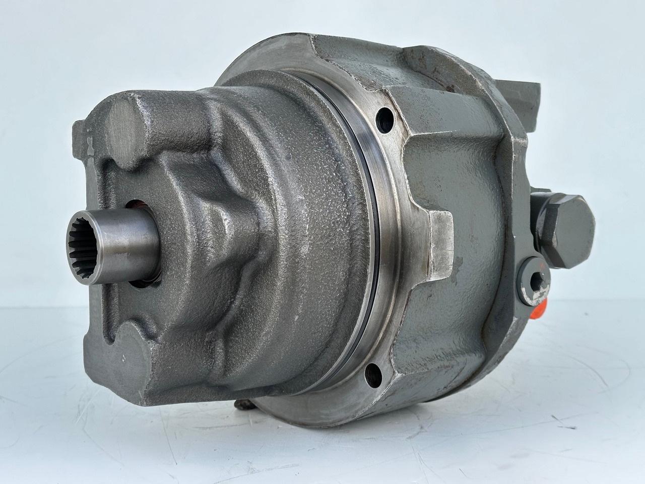 Liebherr Hydraulikeinbaumotor Typ:LH46VE 108. ID-Nr.11428178 . LOS926-1715,R926-1715,R928-1715,R930-1716,R934-1550,R936K-LC,R936K-NLC,R936K-SLC,R938. #11428178.0663# - Final drive for Construction machinery: picture 1 Liebherr Hydraulikeinbaumotor Typ:LH46VE 108. ID-Nr.11428178 . LOS926-1715,R926-1715,R928-1715,R930-1716,R934-1550,R936K-LC,R936K-NLC,R936K-SLC,R938. #11428178.0663# - Final drive for Construction machinery: picture 1
