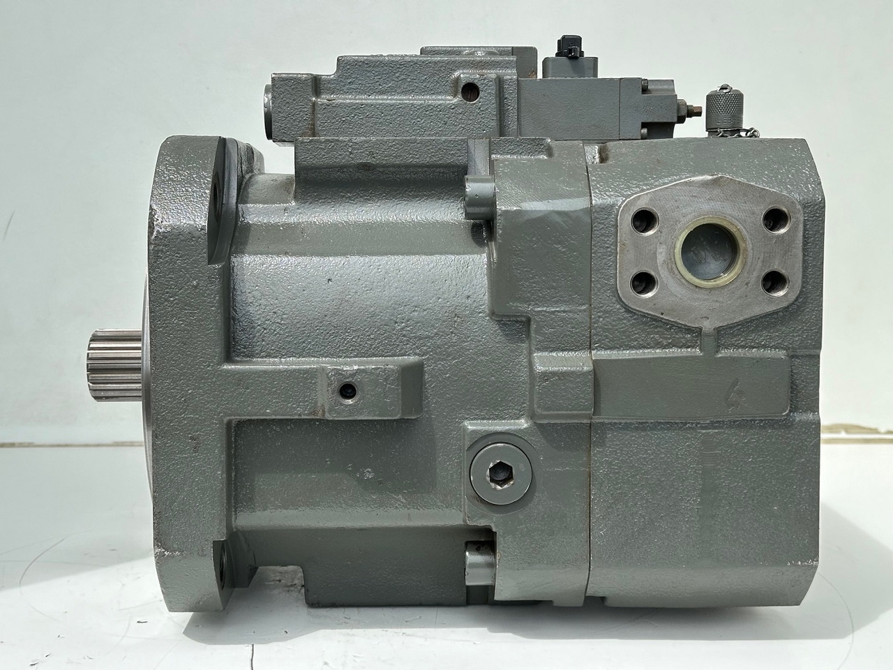 Liebherr Hydraulikverstellpumpe Typ:DPV O 165. ID-Nr.10120060 - ID-Nr.10144915. LH120 C-1103, LH120 CG-1103, LH120 M-1102. #10144915.13342# - Hydraulic pump for Wheel excavator: picture 4 Liebherr Hydraulikverstellpumpe Typ:DPV O 165. ID-Nr.10120060 - ID-Nr.10144915. LH120 C-1103, LH120 CG-1103, LH120 M-1102. #10144915.13342# - Hydraulic pump for Wheel excavator: picture 4