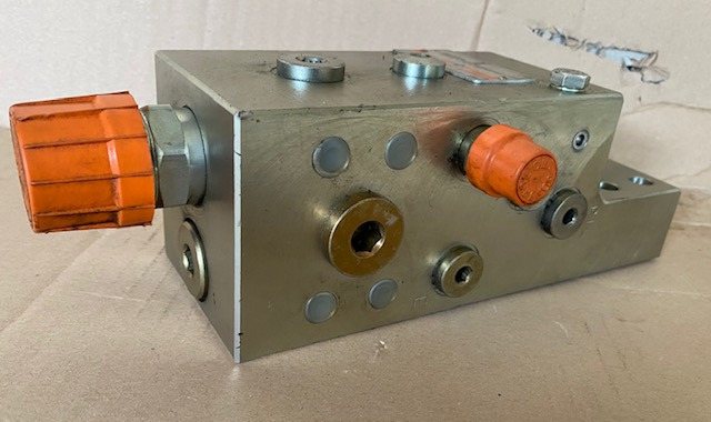 Liebherr Rohrbruchsicherung ID-Nr.5009808. - Hydraulic valve for Crawler excavator: picture 1 Liebherr Rohrbruchsicherung ID-Nr.5009808. - Hydraulic valve for Crawler excavator: picture 1