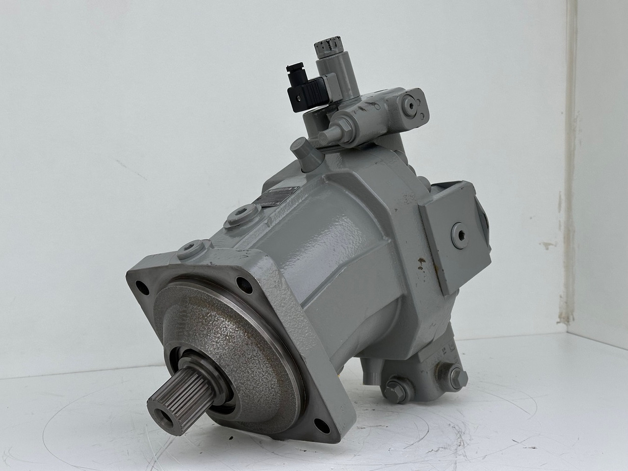 Liebherr Verstellmotor ID-Nr.510240108 - Hydromatik Rexroth Axialkolben-Verstellmotor Typ:A6VM140EP2D/63W-VZB017HB. #24338070# - Hydraulic motor for Crawler crane: picture 1 Liebherr Verstellmotor ID-Nr.510240108 - Hydromatik Rexroth Axialkolben-Verstellmotor Typ:A6VM140EP2D/63W-VZB017HB. #24338070# - Hydraulic motor for Crawler crane: picture 1