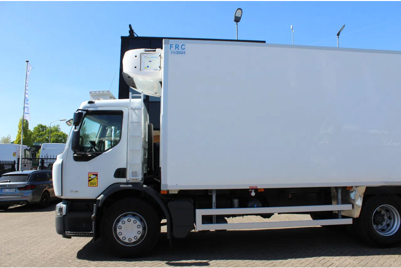Renault Premium 310 * EURO5 * CARRIER SUPRA 850 * 6X2 * MANUAUL * - Refrigerator truck: picture 4 Renault Premium 310 * EURO5 * CARRIER SUPRA 850 * 6X2 * MANUAUL * - Refrigerator truck: picture 4