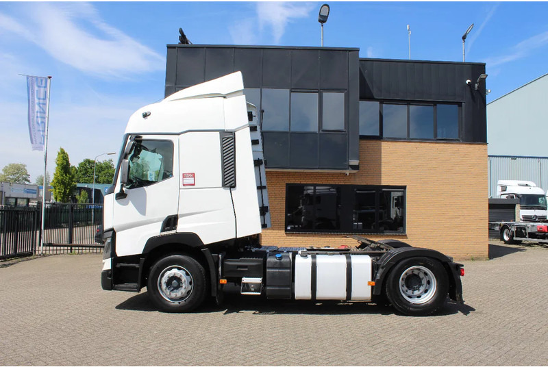 Renault T460 * RETARDER * 2 TANK * 4x2 * - Tractor unit: picture 2 Renault T460 * RETARDER * 2 TANK * 4x2 * - Tractor unit: picture 2
