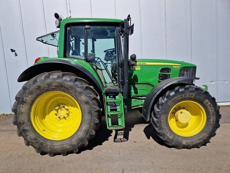 John Deere 6930 Premium AP - Farm tractor: picture 2 John Deere 6930 Premium AP - Farm tractor: picture 2