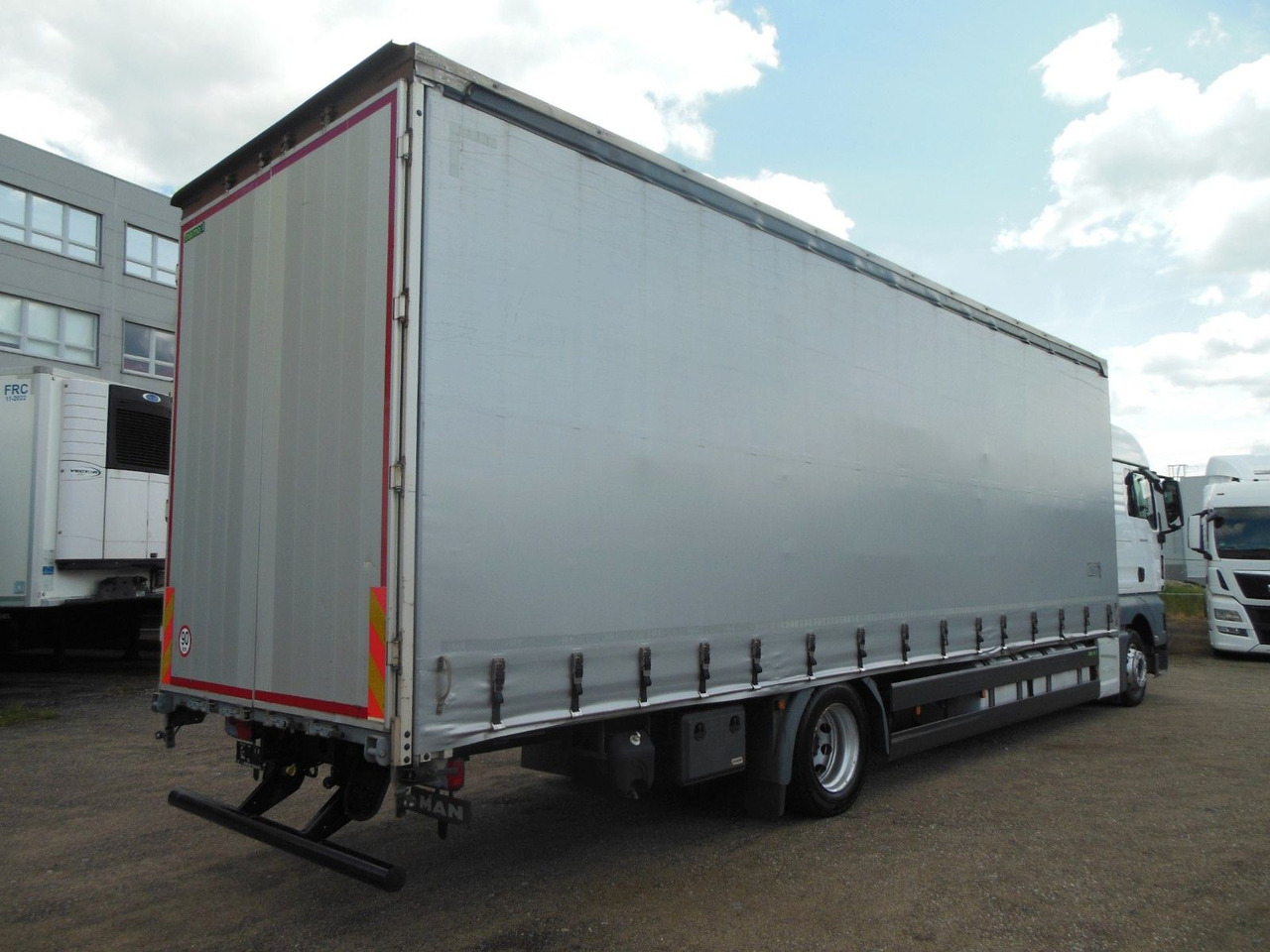 MAN TGX 18.460, XLX, VOLL LUFT, PRITSCHE 9,2M, TOP!! - Curtainsider truck: picture 3 MAN TGX 18.460, XLX, VOLL LUFT, PRITSCHE 9,2M, TOP!! - Curtainsider truck: picture 3