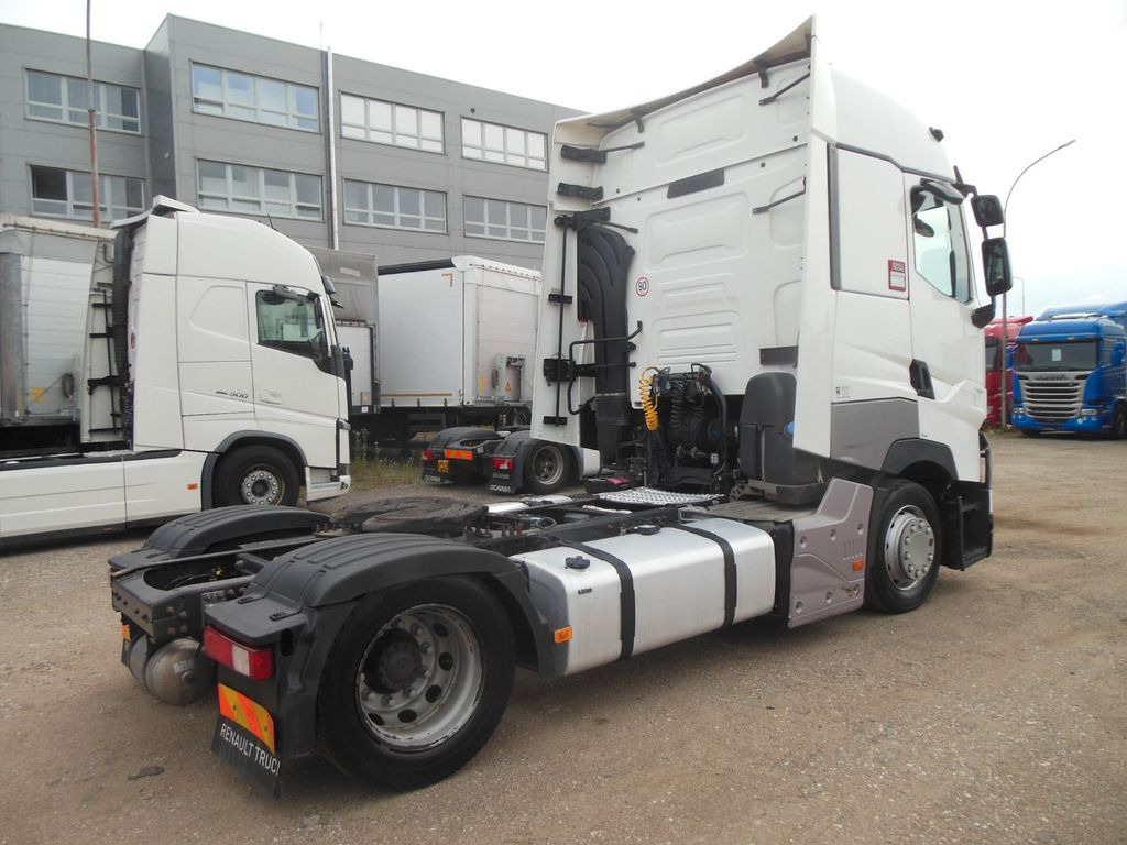 Renault T520 COMFORT, LOWDECK, TOP STAND Renault T520 COMFORT, LOWDECK, TOP STAND - Tractor unit: picture 3 Renault T520 COMFORT, LOWDECK, TOP STAND Renault T520 COMFORT, LOWDECK, TOP STAND - Tractor unit: picture 3