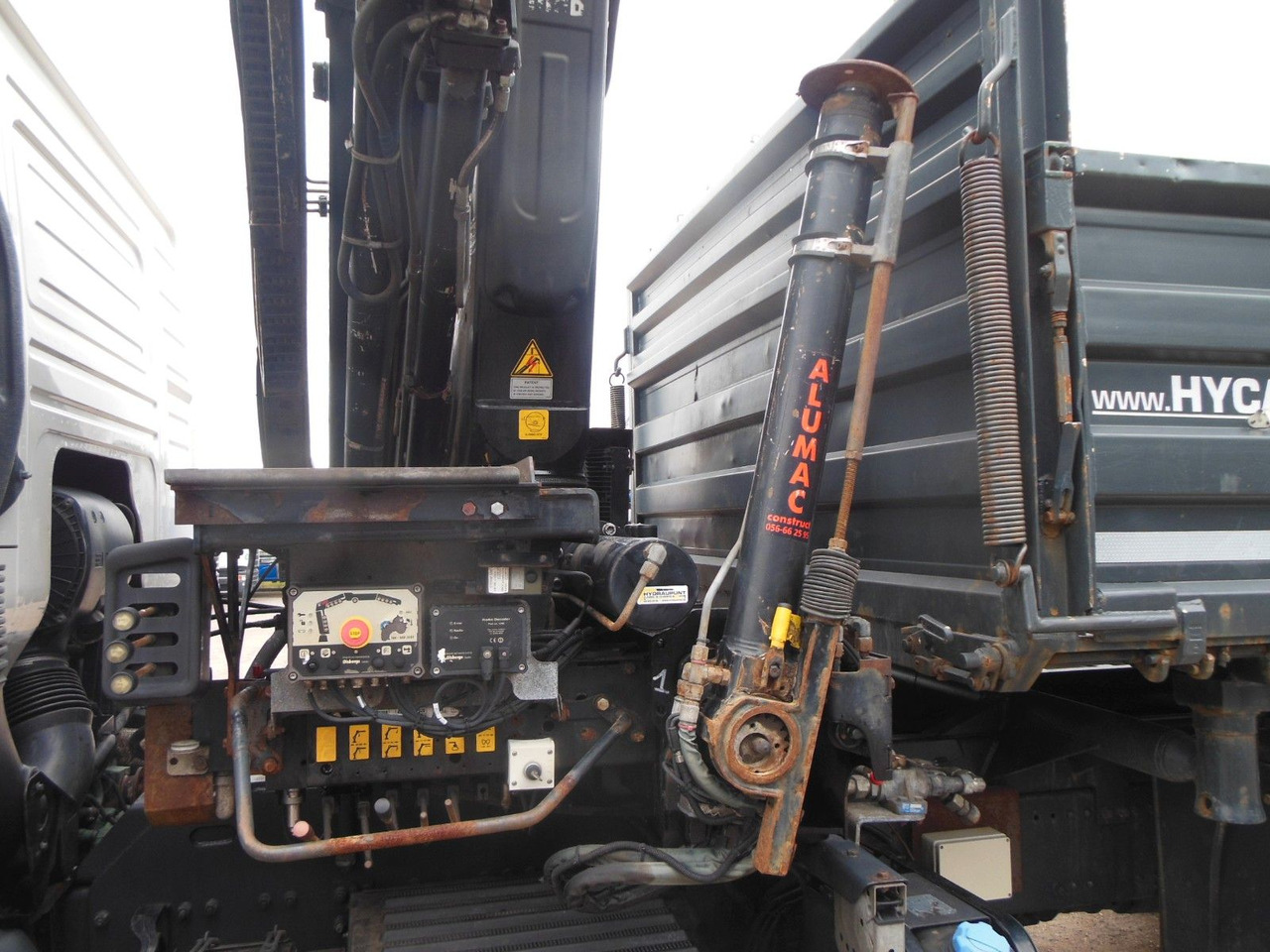 Tipper, Crane truck Volvo FM 410, 6X2, DREISEITEN KIPPER, HIAB XS 211: picture 9