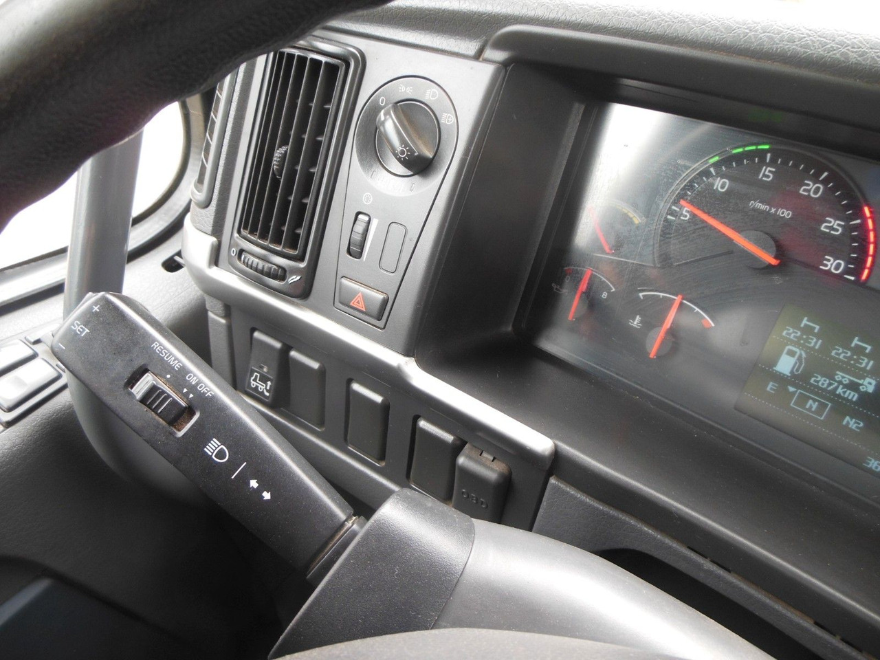 Tipper, Crane truck Volvo FM 410, 6X2, DREISEITEN KIPPER, HIAB XS 211: picture 21